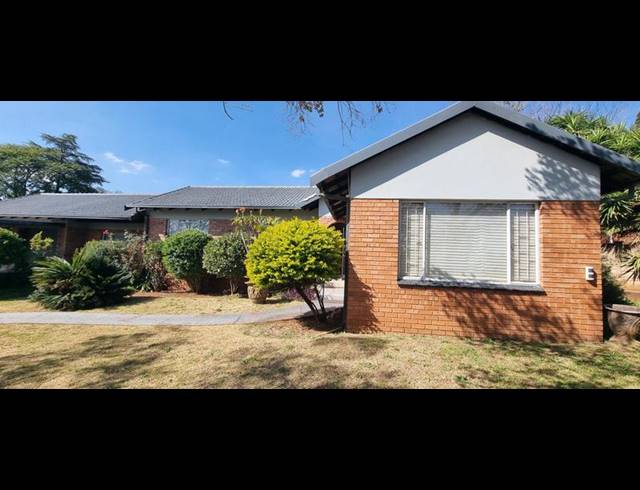 4 BEDROOM HOUSE FOR SALE IN ROOIHUISKRAAL
